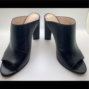 Black leather French collection mules